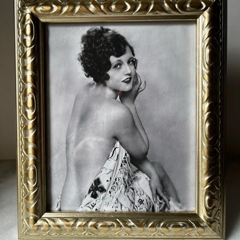 Vintage Gold ornate frame for 8”x10” photo. Vintage